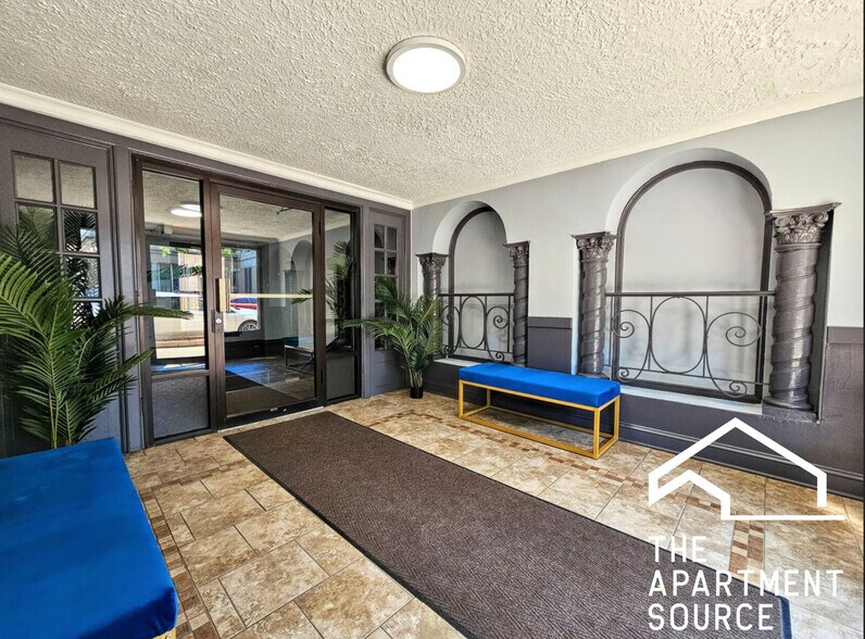 Building Photo - 1058 W George St