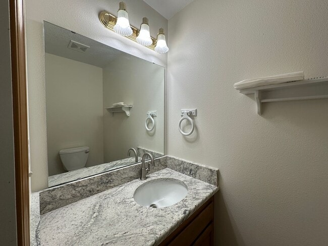 Building Photo - 807 NW Sundance Cir