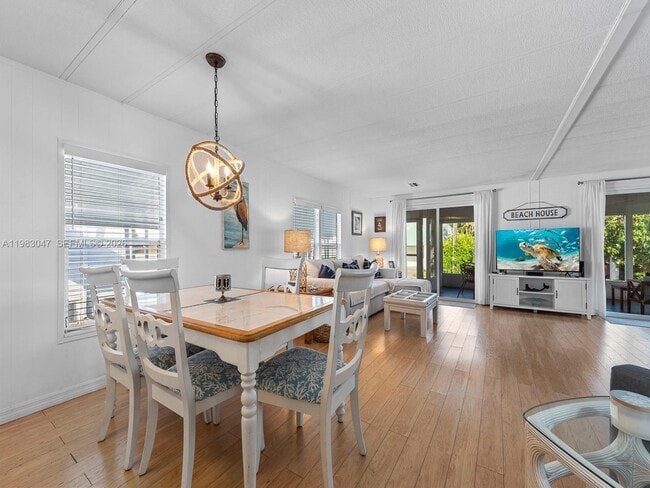 Building Photo - 806 S Jade Dr