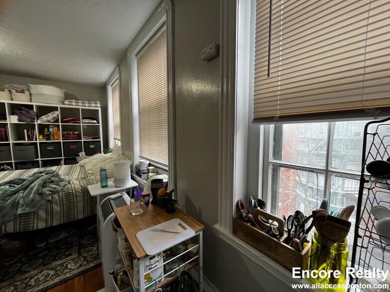 Building Photo - 41 Anderson St