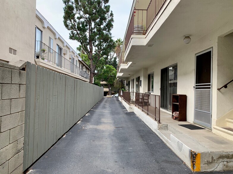 Building Photo - 1336 S Centinela Ave