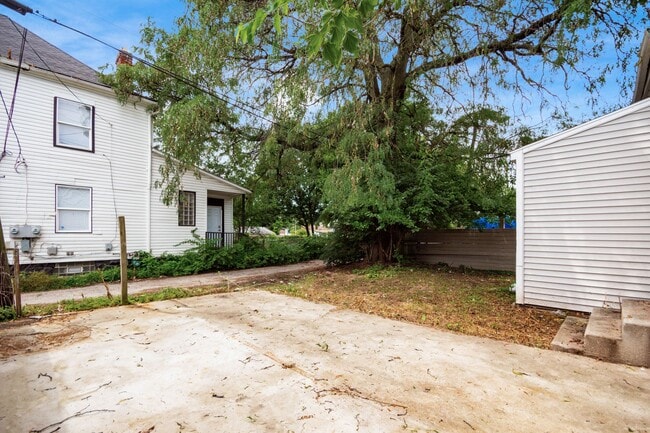 Building Photo - 865 Old Leonard Ave