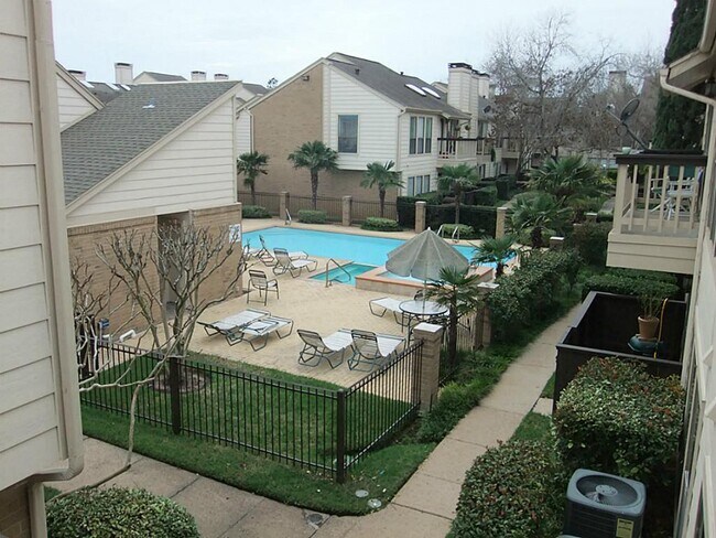 Building Photo - 2277 S Kirkwood Rd