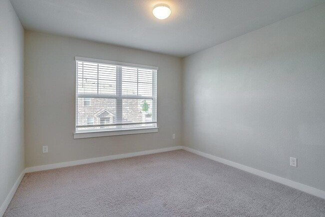 Building Photo - 505 Pearly Eye Dr