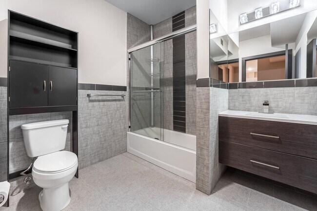 Building Photo - 65-67 Storms Ave