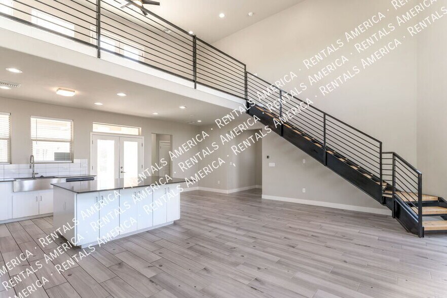 Building Photo - 922 S Fremont Ave