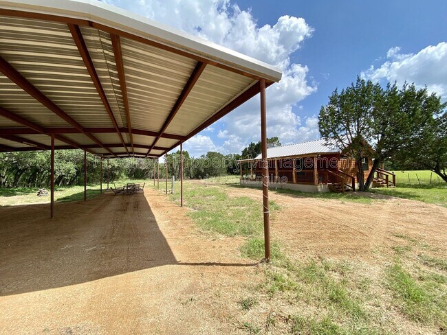 Building Photo - 624 Deer Creek Dr W