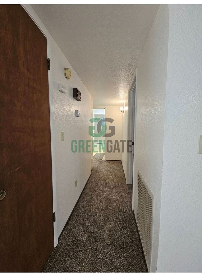Building Photo - Beautiful 3 BEDROOM 2 BATH HOME IN MODESTO...