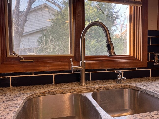 Building Photo - Spacious Harvey Oaks 4-bedroom home with classic charm and modern updates