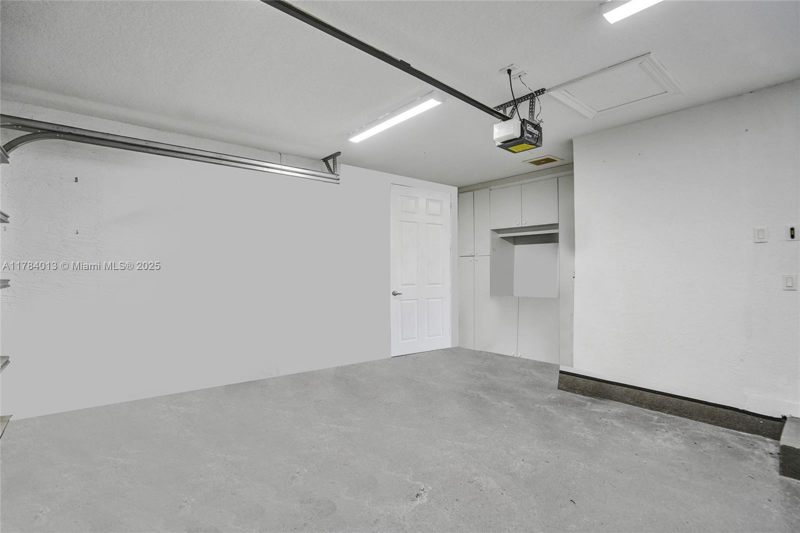 Building Photo - 10457 Laurel Rd