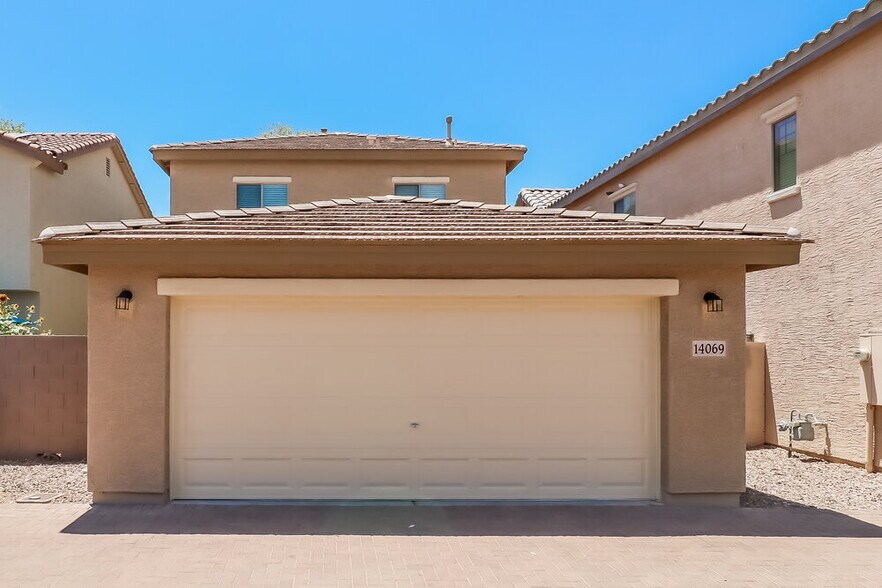 Building Photo - 14069 W Country Gables Dr