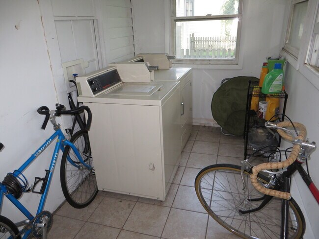 Building Photo - 1125 Wilt St