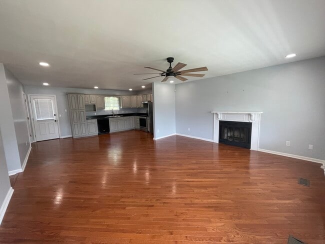 Building Photo - 6101 Morning Glory Dr