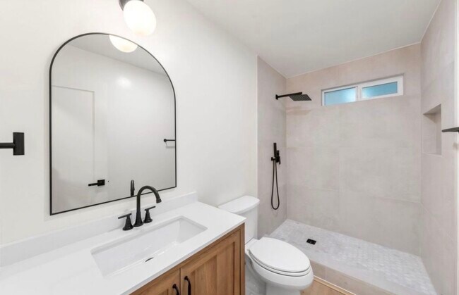 Building Photo - 736 18th St