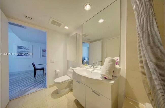 Building Photo - 485 Brickell Ave
