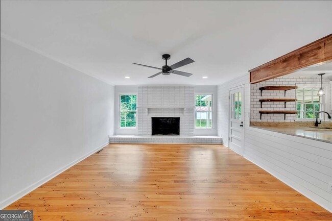 Building Photo - 215 Brookwood Dr