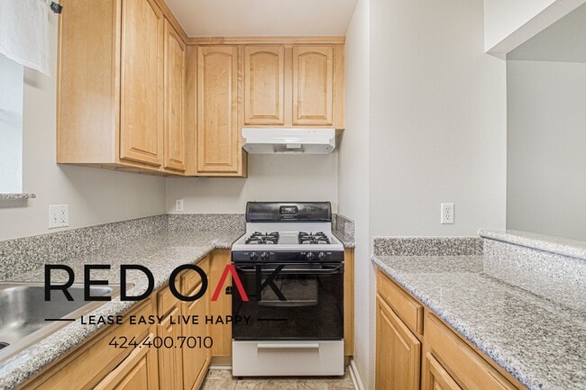 Building Photo - 380 S Sierra Madre Blvd