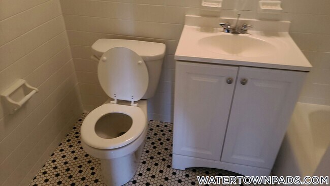 Building Photo - 245 Main St