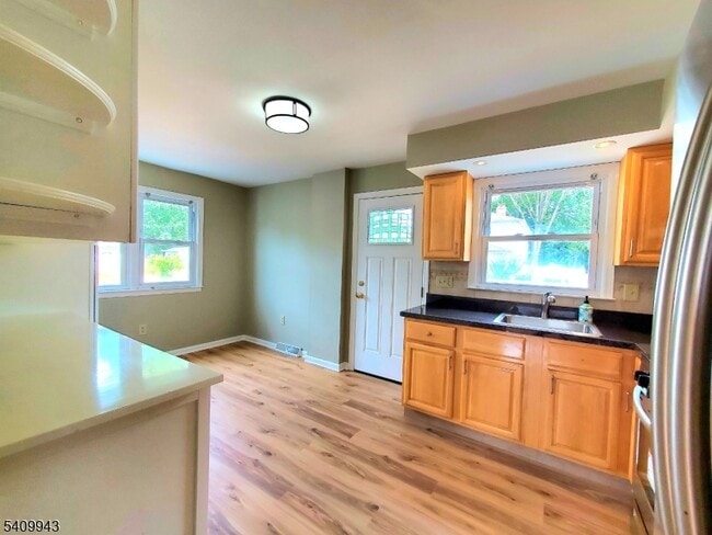 Building Photo - 708A Farrand St