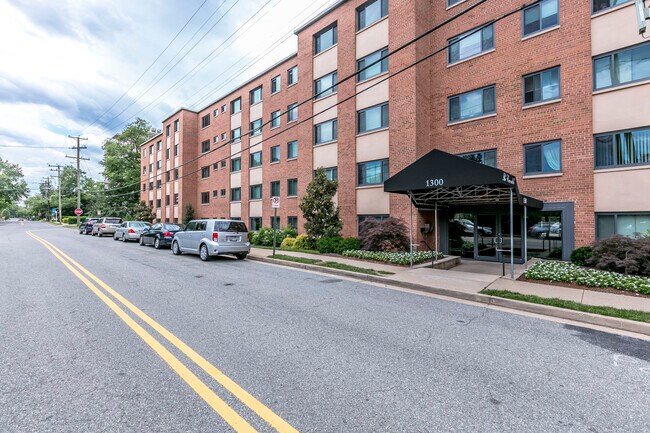 Building Photo - 1300 S Arlington Ridge Rd