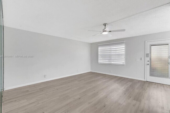 Building Photo - 481 Burgundy P