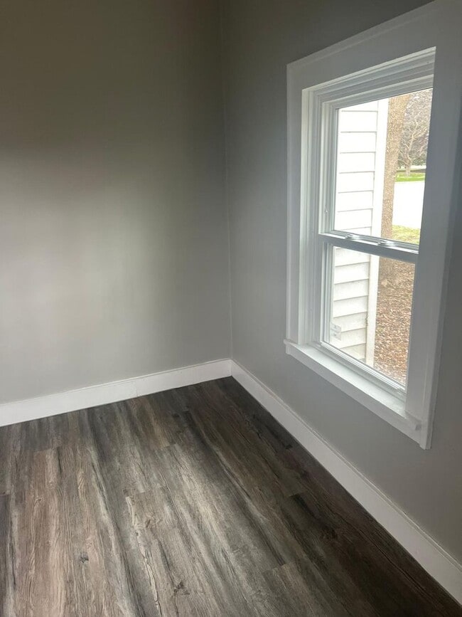 Building Photo - FOR RENT: Recently renovated home in Neenah!