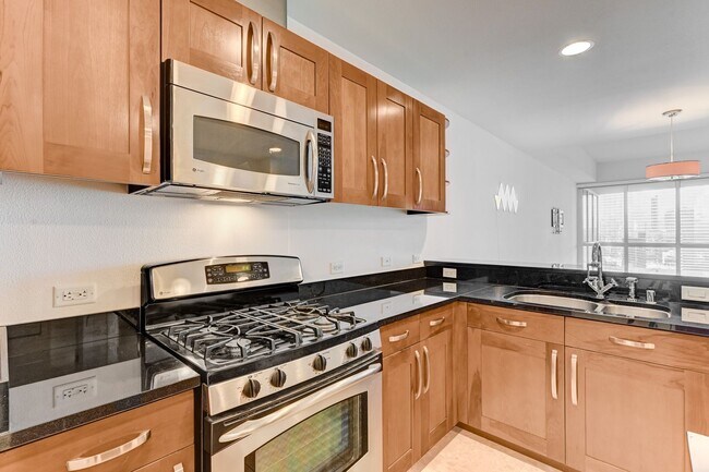 Building Photo - Panorama Towers 1