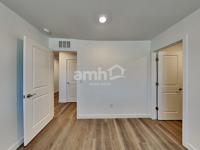 Building Photo - 6211 W Calle Bilboa