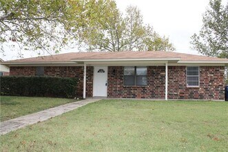 Building Photo - 122 Southside Dr