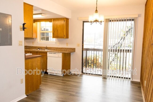 Building Photo - Chateau Royale Apartments