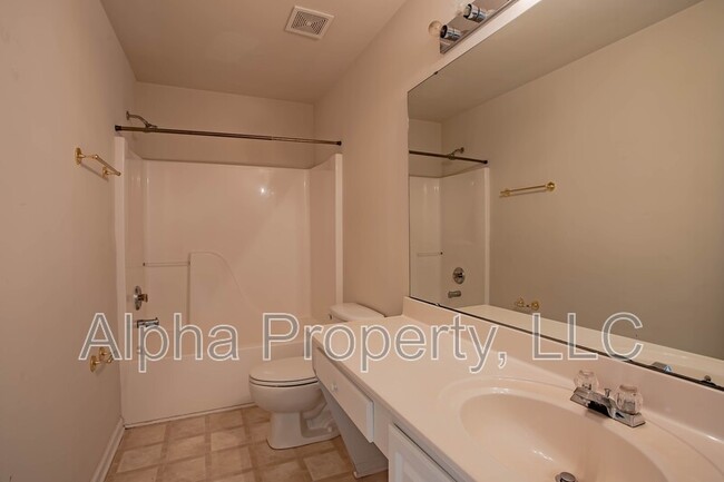 Building Photo - 111 Shairpin Ln