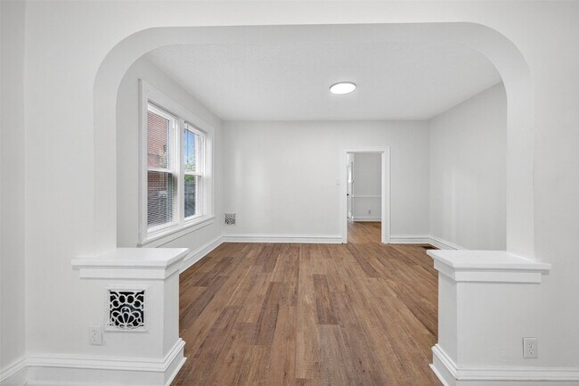 Building Photo - 5803 S Kings Highway Blvd