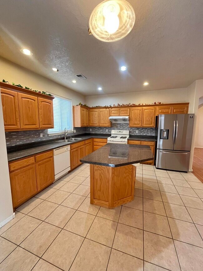 Building Photo - 7505 Treviso Ct NE