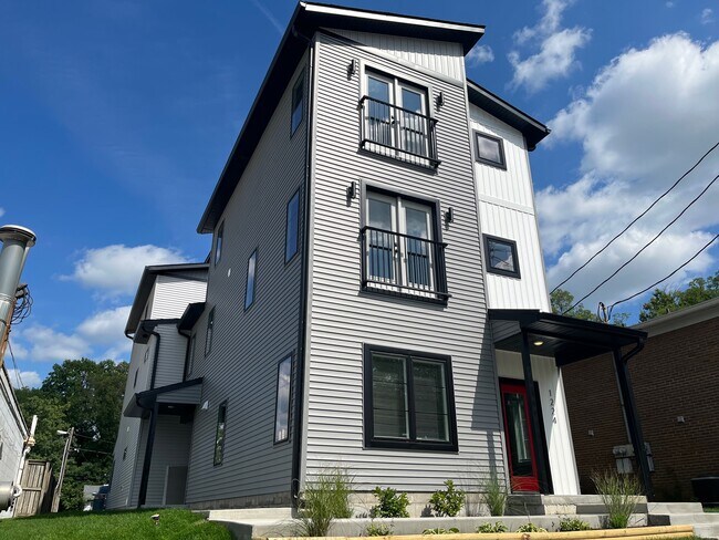 Primary Photo - 601 E Miller Dr