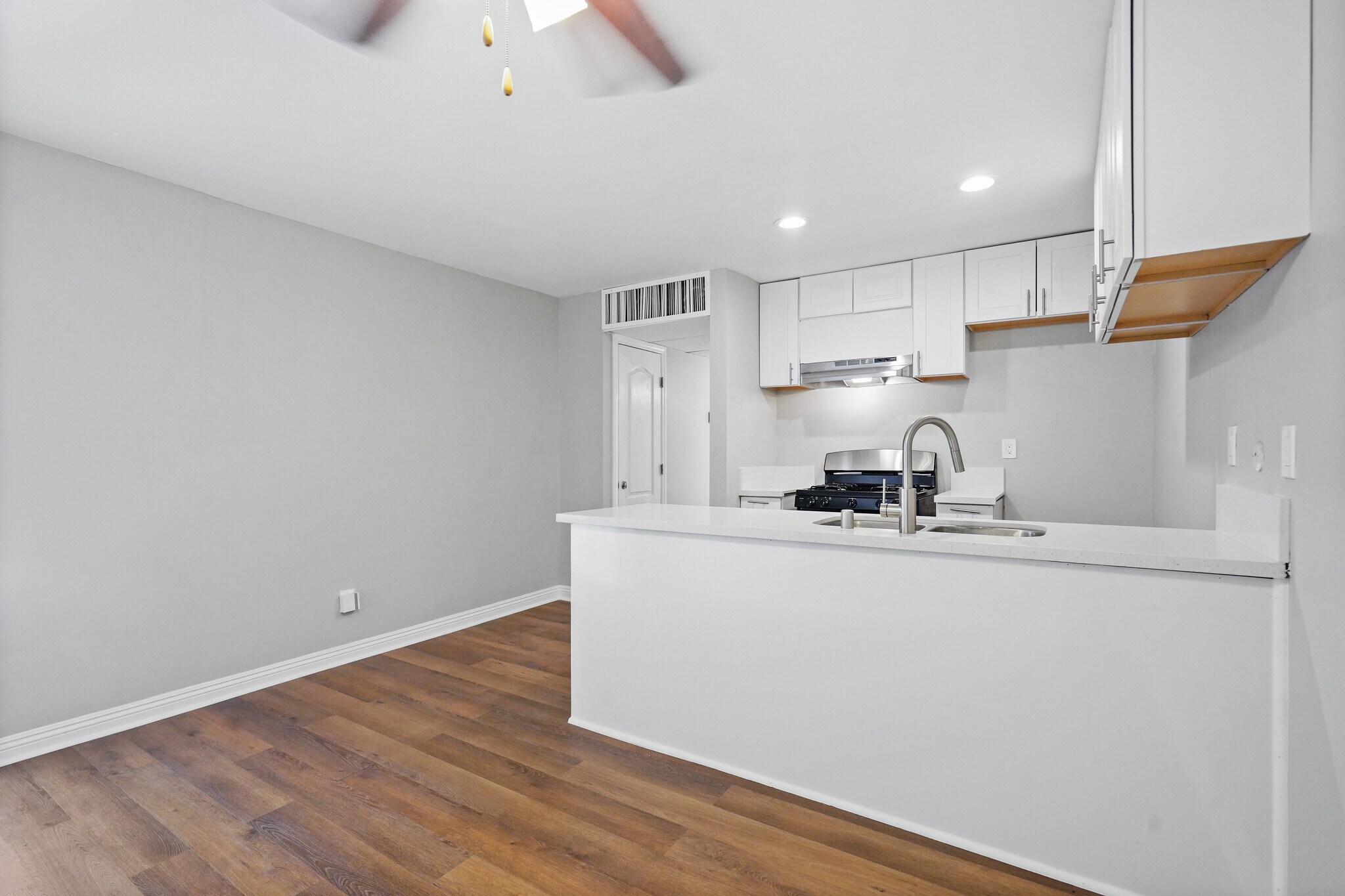 Building Photo - 8601 International Ave