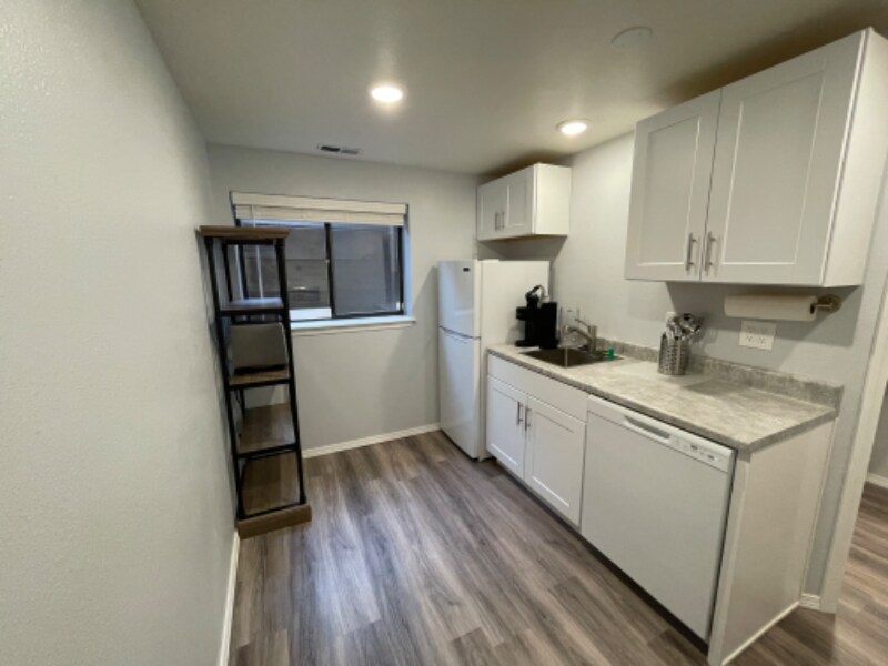 Building Photo - 250 Medford Dr