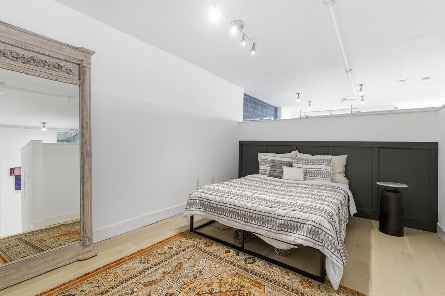 Building Photo - 811 4th St NW