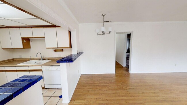 Building Photo - 3BD/2BA, Large Rooms, Patio!