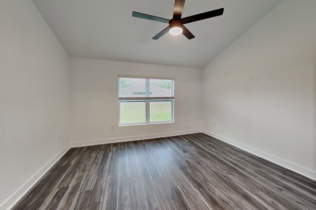 Building Photo - 1237 Lasseter St