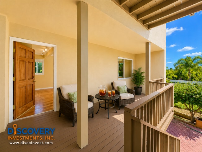 Building Photo - 327 San Carlos Ave