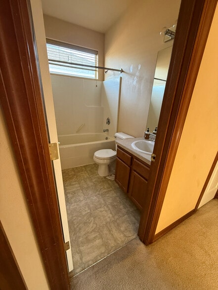 Building Photo - 8210 W Bruneau Pl