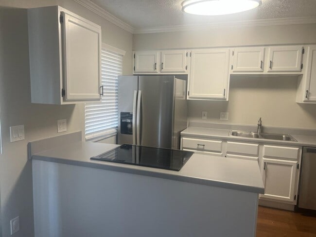 Building Photo - 700 Alta View Ct