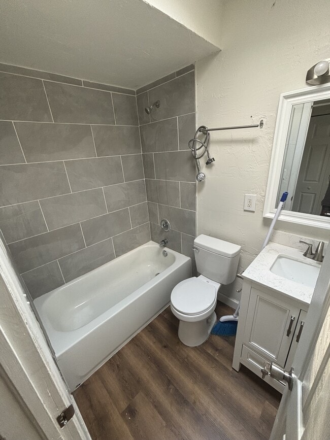 Building Photo - 2219 Belle Vue Way