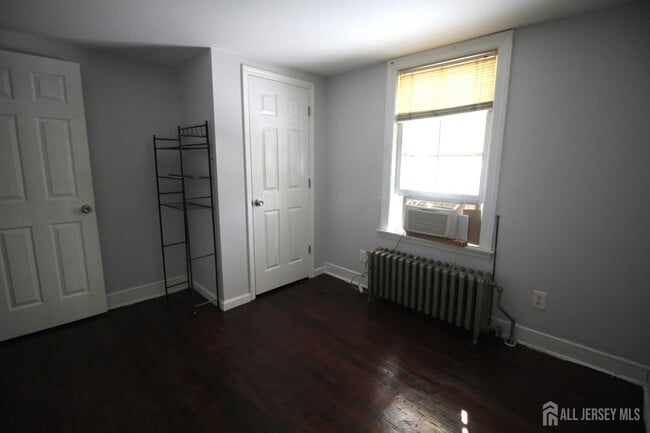 Building Photo - 417 Elmer St