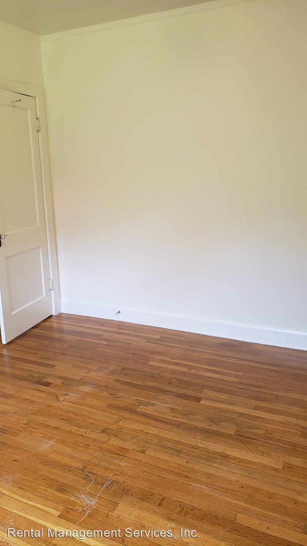 Building Photo - 3087 SE Ankeny St