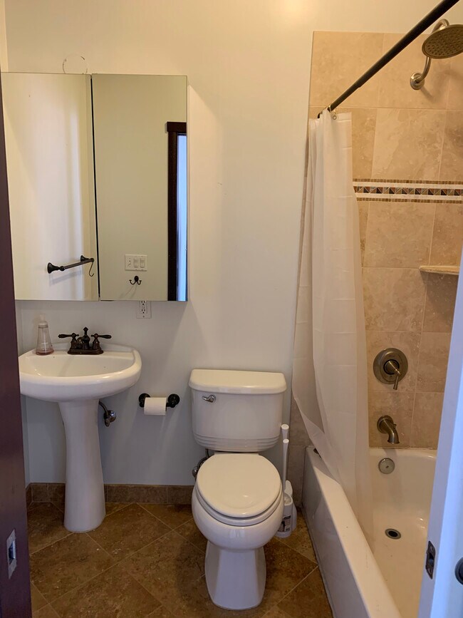 Building Photo - 546 30th St