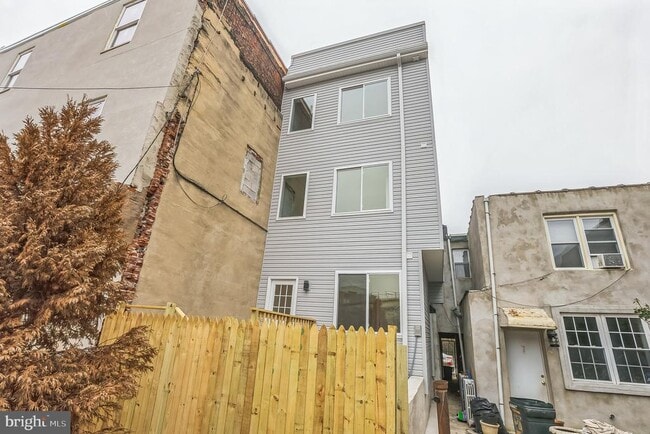 Building Photo - 2216 Emerald St
