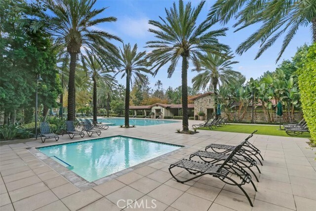 Building Photo - 55 Fuchsia