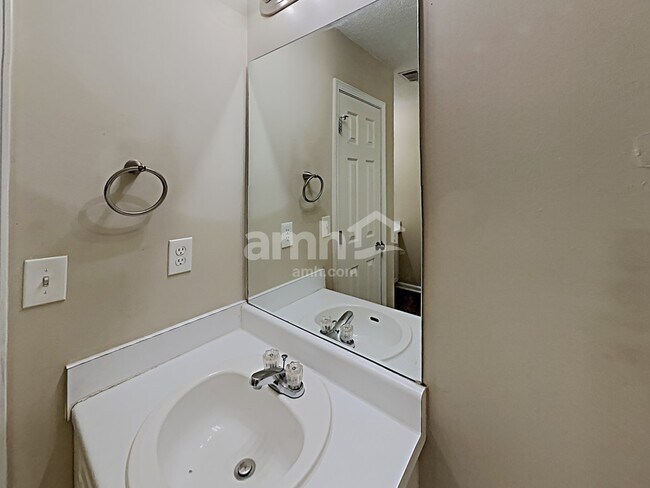 Building Photo - 209 Signet Ct