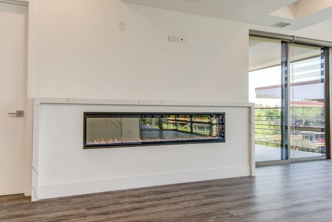 Building Photo - 7137 E Rancho Vista Dr
